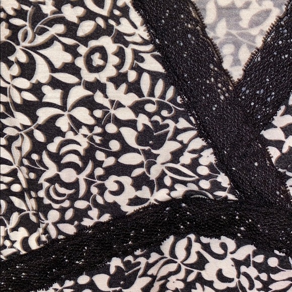Banana Republic B&W Floral with Lace V Neck - Picture 9 of 12
